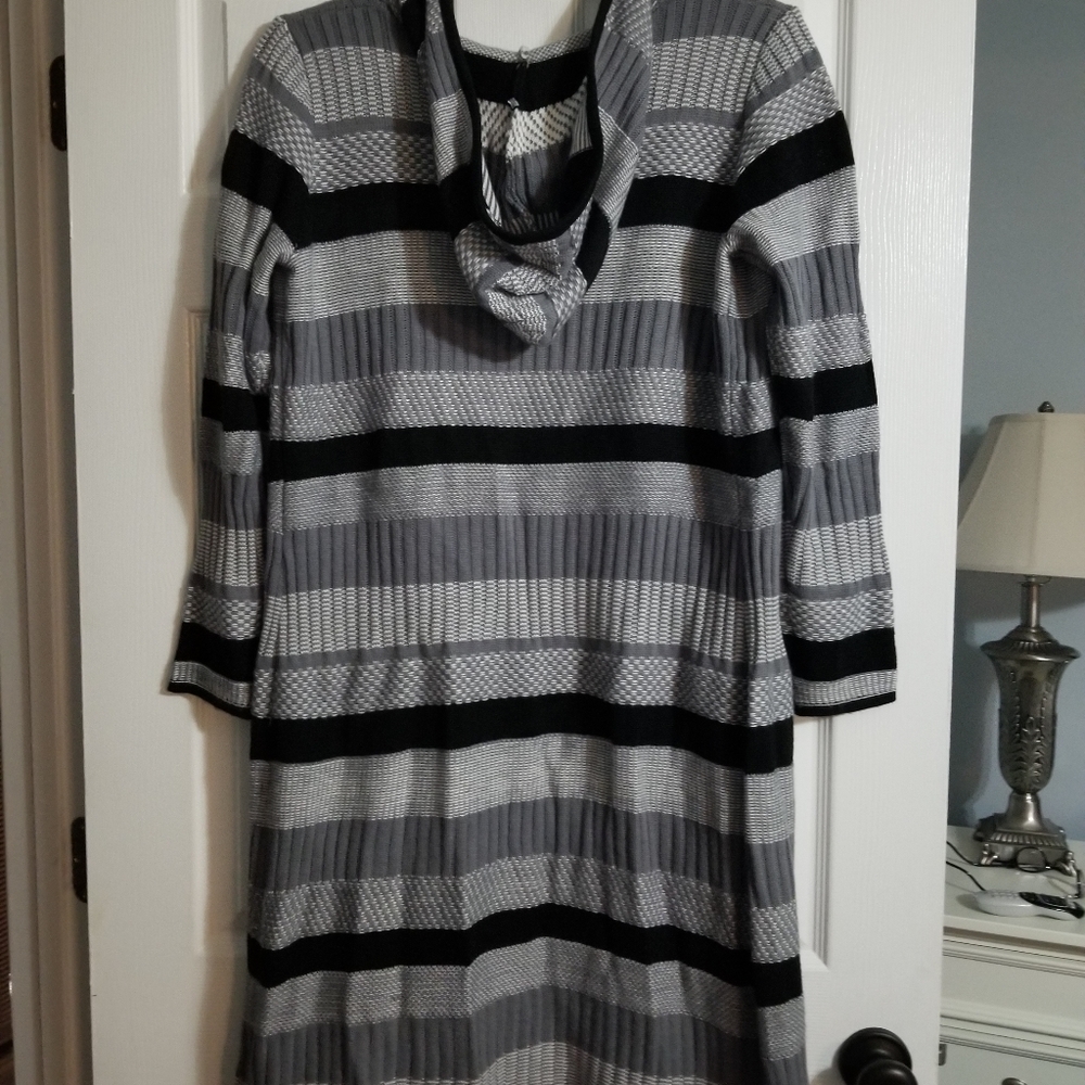 Ladies duster - Picture 2 of 2
